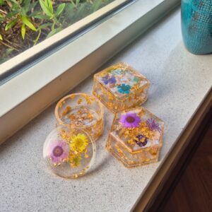Flower box with lid