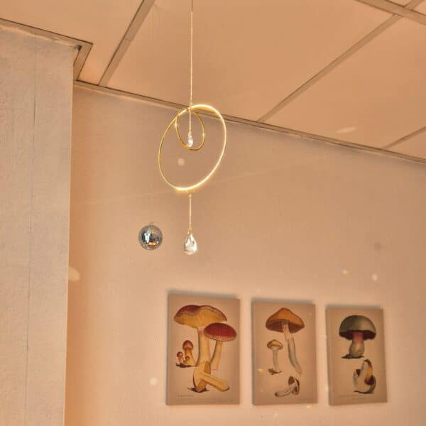 Suncathcers with reflective glass pendants