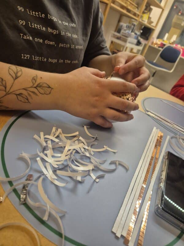 20251115_161038 Workshop tickets: maak je eigen disco decoraties!