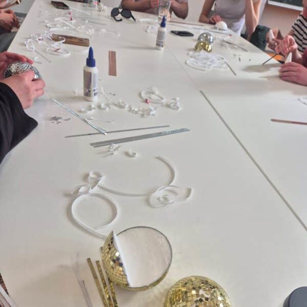 20260312_135509-EDIT Workshop tickets: maak je eigen disco decoraties!